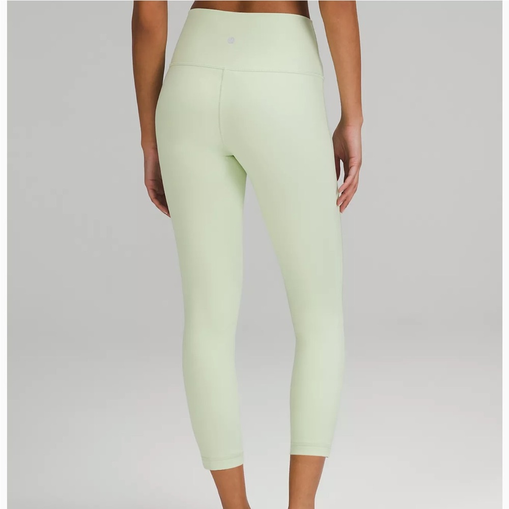 Wunder Under High-Rise
Crop 23"
Full-On Luxtreme
